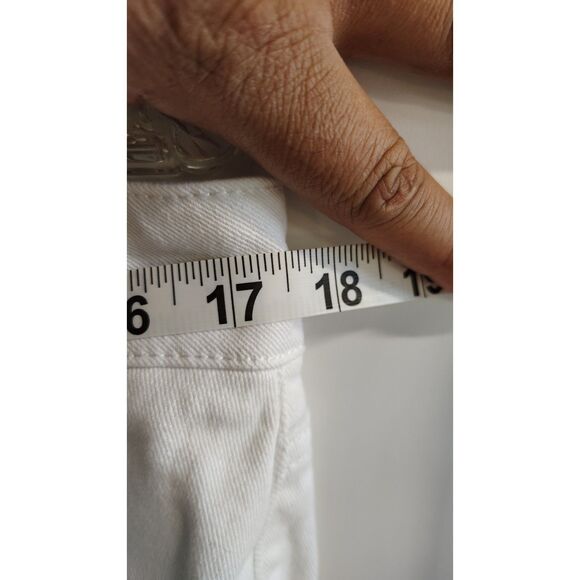 Time and Tru Women's White Mid Rise Button Front Capri Jeans Size 18 - Picture 5 of 6